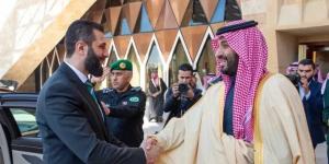 شاهد كيف استقبل ولي العهد السعودي محمد بن سلمان الرئيس السوري أحمد الشرع في الرياض - ميديا سبورت