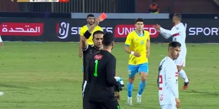 الدوري الممتاز: ناصر ماهر لاعب الزمالك يحصل على البطاقة الحمراء بعد ضرب مدافع الإسماعيلي بدون كرة - ميديا سبورت