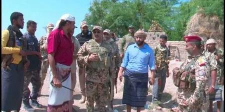 نائب رئيس مجلس القيادة الرئاسي طارق صالح يتفقد خطوط التماس في محور الحديدة - ميديا سبورت