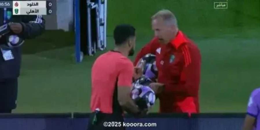 سبب توقف مباراة الاهلي ضد الخلود في الجولة 15 من دوري روشن - ميديا سبورت