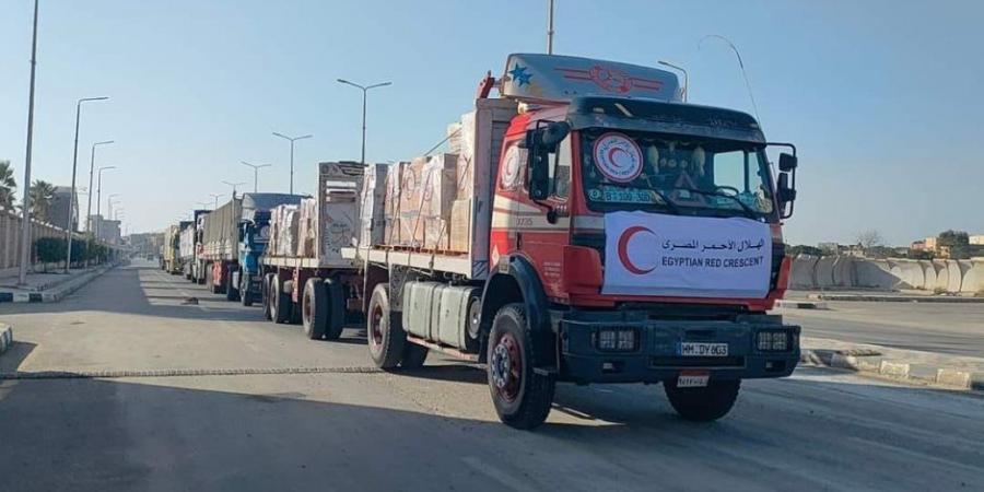 خير مصر لفلسطين لا يتوقف.. 1000 شاحنة مساعدات تابعة للهلال الأحمر تستعد للتحرك من العريش نحو غزة - ميديا سبورت