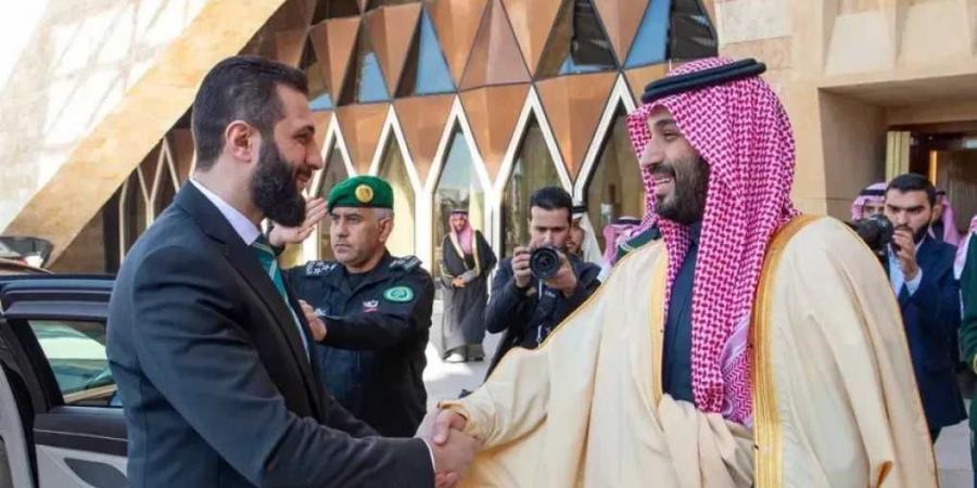 شاهد كيف استقبل ولي العهد السعودي محمد بن سلمان الرئيس السوري أحمد الشرع في الرياض - ميديا سبورت