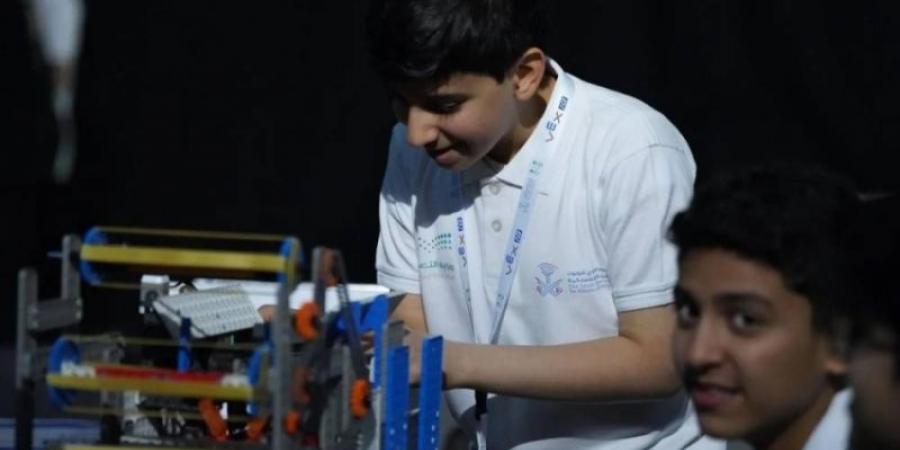 انطلاق بطولة (VEX IQ) في تصميم وبرمجة الروبوتات - ميديا سبورت