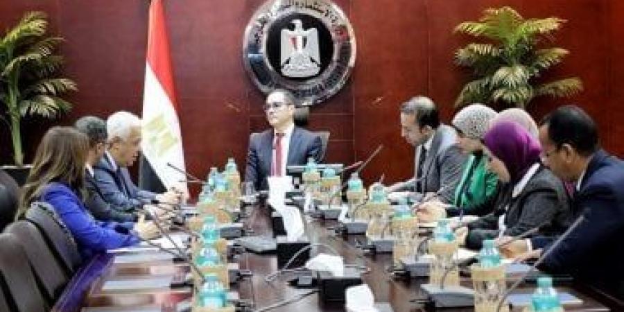 وزير الاستثمار يستعرض مع وفد "هايدلبرج" مشروعات المجموعة وخططها التصديرية - ميديا سبورت