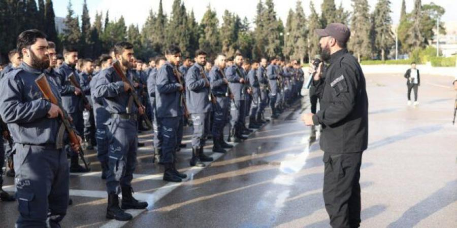 بحضور وزير الداخلية.. تخريج دورة تضم ألف عنصر من طلاب كلية الشرطة بدمشق - ميديا سبورت