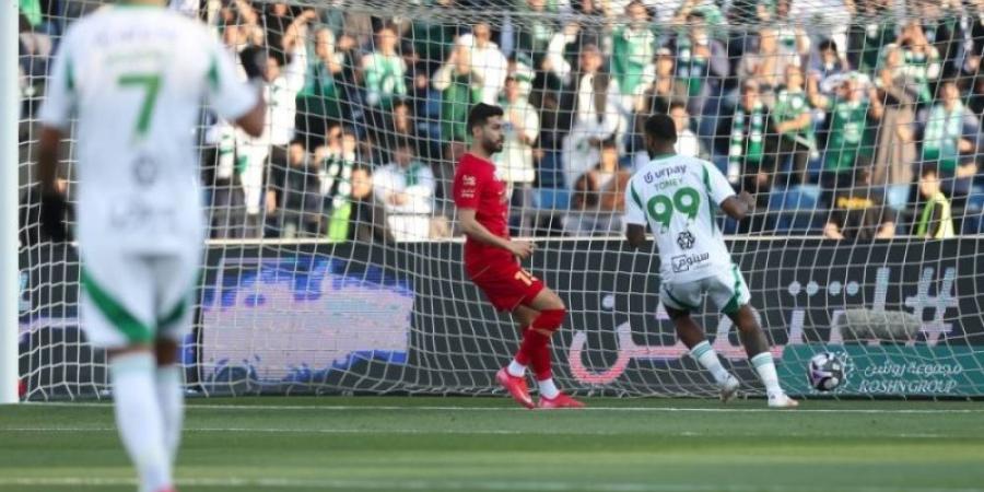 دوري روشن: فوز الأهلي يفوز على ضمك (2 - 0) - ميديا سبورت