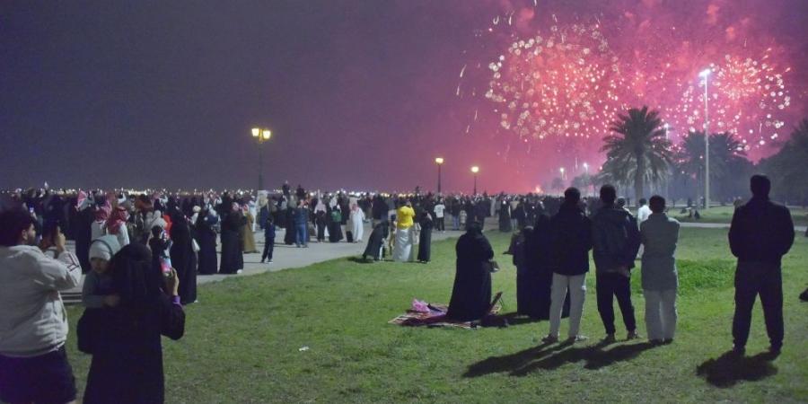 شاهد.. الألعاب النارية تضيء سماء الدمام احتفالًا بـ "يوم التأسيس" - ميديا سبورت