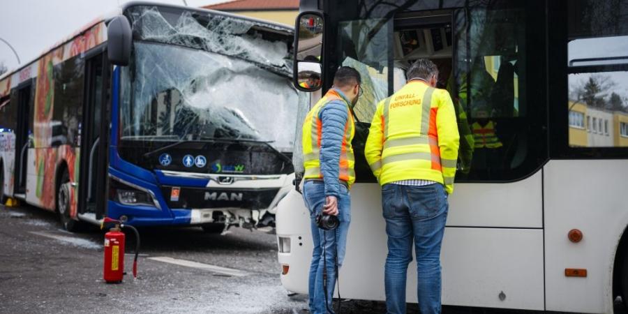 صور| إصابة 30 شخصًا بينهم أطفال في حادث تصادم حافلتين في ألمانيا - ميديا سبورت