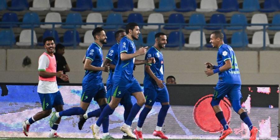 مشادة بين لاعب الفتح وحارس الأخدود عقب المباراة.. ماذا حدث؟ - ميديا سبورت