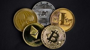 تذبذب أسعار العملات الرقمية.. وإيثريوم تتراجع بـ 4.8%