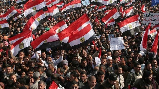 كيف تحولت 25 يناير من ثورة إلى مؤامرة؟